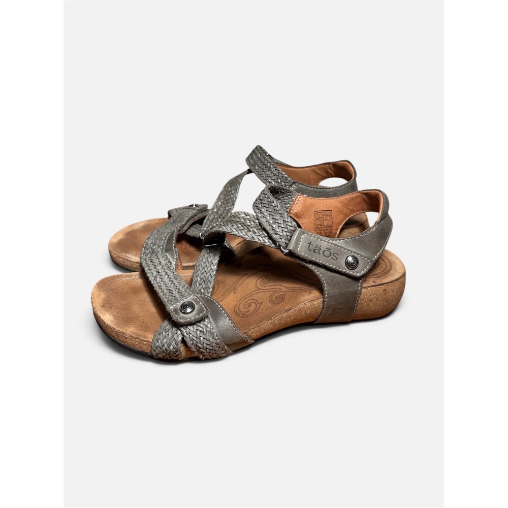 Taos Trulie Sandals Womens 7-7.5 Gray Woven Leather Strappy Cork Footbed Spain